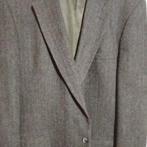 Stafford charcoal sport coat in a classic fit, 100% wool with a subtle textured